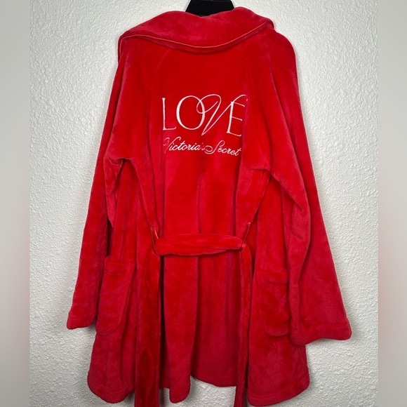Victoria’s Secret Plush Red Robe & Slippers Set bundle - Picture 6 of 10